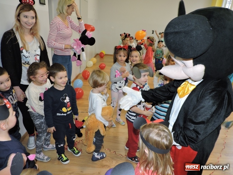 Zdjęcie w galerii na portalu naszraciborz.pl: 90 lat Myszki Miki w nowej sali Przedszkola nr 16 w Raciborzu-Brzeziu wiadomości z regionu