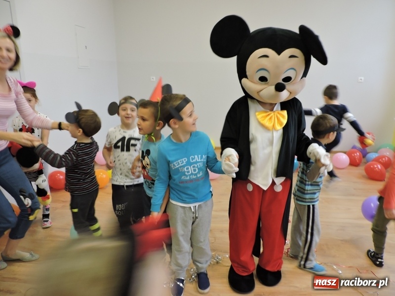 Zdjęcie w galerii na portalu naszraciborz.pl: 90 lat Myszki Miki w nowej sali Przedszkola nr 16 w Raciborzu-Brzeziu wiadomości z regionu