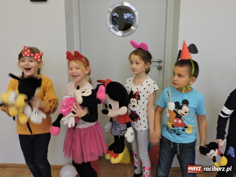 Zdjęcie w galerii na portalu naszraciborz.pl: 90 lat Myszki Miki w nowej sali Przedszkola nr 16 w Raciborzu-Brzeziu wiadomości z regionu