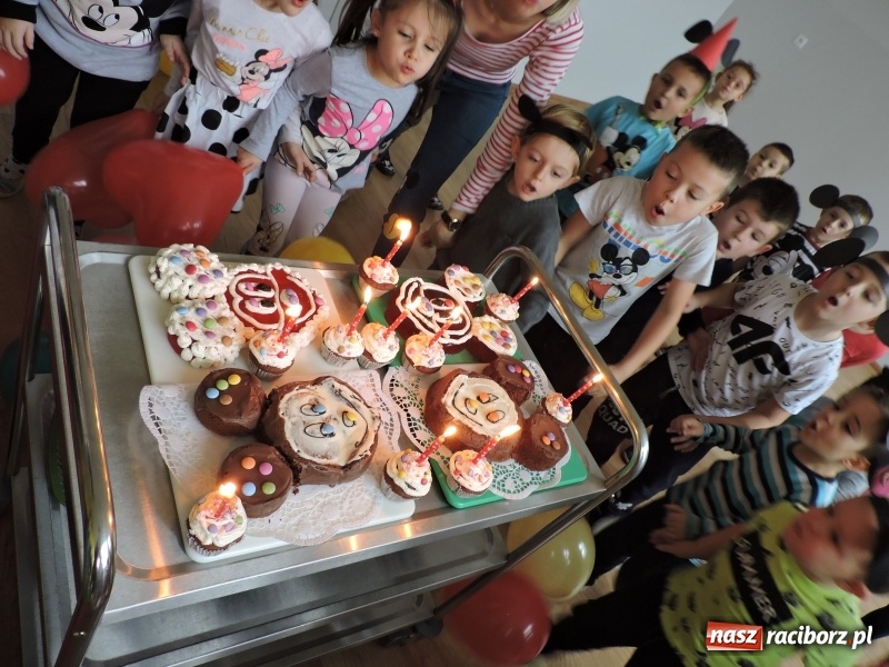 Zdjęcie w galerii na portalu naszraciborz.pl: 90 lat Myszki Miki w nowej sali Przedszkola nr 16 w Raciborzu-Brzeziu wiadomości z regionu