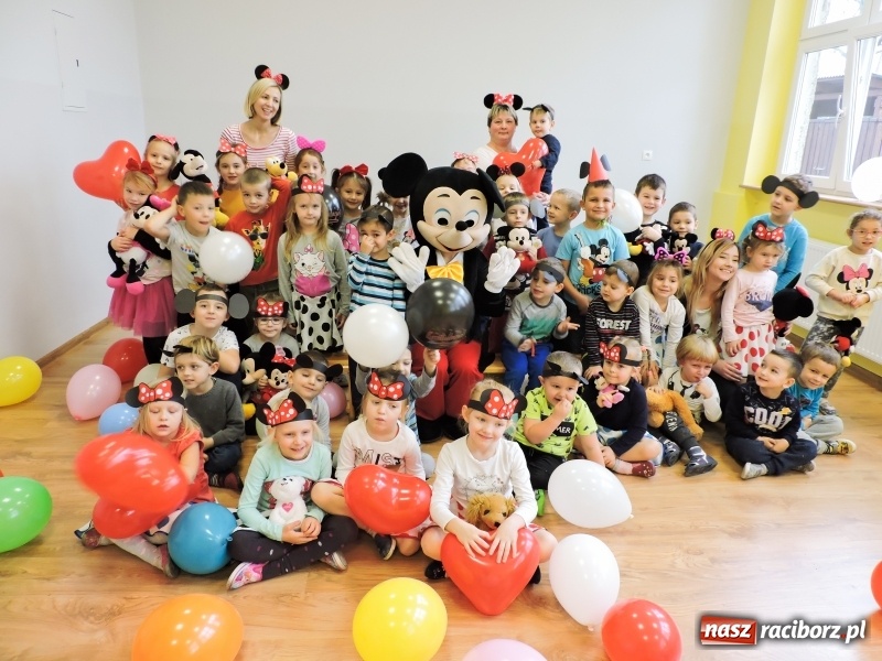 Zdjęcie w galerii na portalu naszraciborz.pl: 90 lat Myszki Miki w nowej sali Przedszkola nr 16 w Raciborzu-Brzeziu wiadomości z regionu