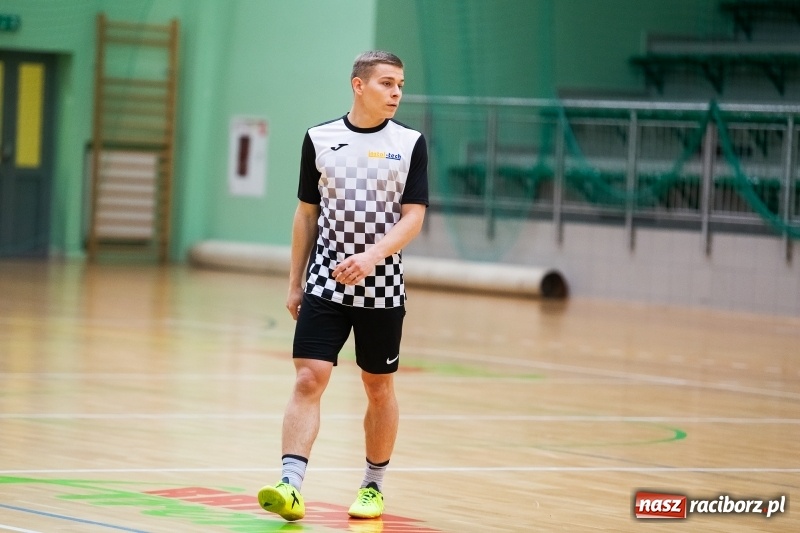 Zdjęcie w galerii na portalu naszraciborz.pl: Piątkowy wieczór z Halową Ligą Piłki Nożnej wiadomości z regionu