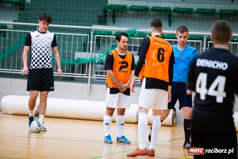 Zdjęcie w galerii na portalu naszraciborz.pl: Piątkowy wieczór z Halową Ligą Piłki Nożnej wiadomości z regionu