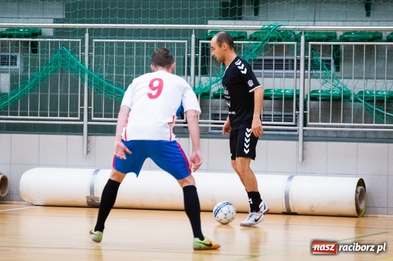 Zdjęcie w galerii na portalu naszraciborz.pl: Piątkowy wieczór z Halową Ligą Piłki Nożnej wiadomości z regionu