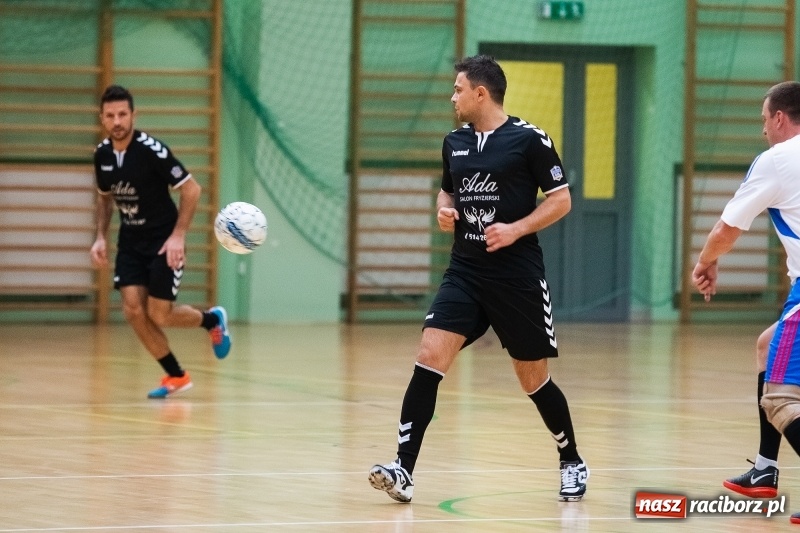 Zdjęcie w galerii na portalu naszraciborz.pl: Piątkowy wieczór z Halową Ligą Piłki Nożnej wiadomości z regionu