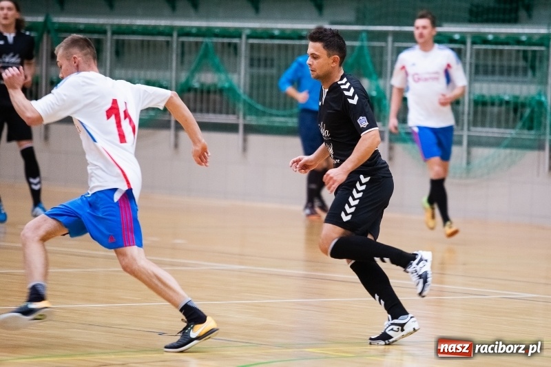 Zdjęcie w galerii na portalu naszraciborz.pl: Piątkowy wieczór z Halową Ligą Piłki Nożnej wiadomości z regionu