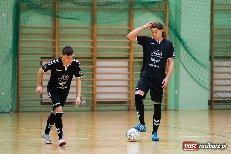 Zdjęcie w galerii na portalu naszraciborz.pl: Piątkowy wieczór z Halową Ligą Piłki Nożnej wiadomości z regionu