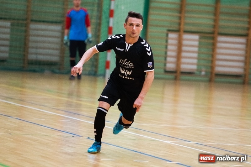 Zdjęcie w galerii na portalu naszraciborz.pl: Piątkowy wieczór z Halową Ligą Piłki Nożnej wiadomości z regionu