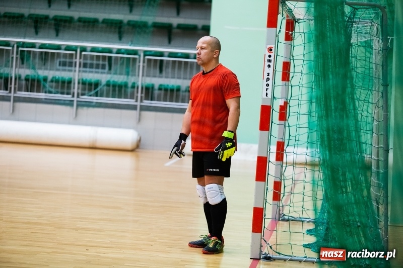 Zdjęcie w galerii na portalu naszraciborz.pl: Piątkowy wieczór z Halową Ligą Piłki Nożnej wiadomości z regionu