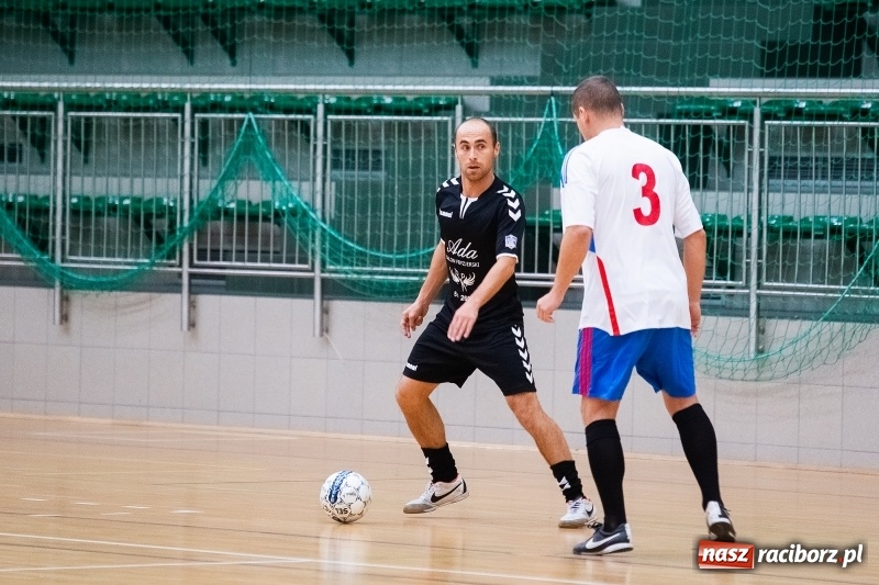 Zdjęcie w galerii na portalu naszraciborz.pl: Piątkowy wieczór z Halową Ligą Piłki Nożnej wiadomości z regionu