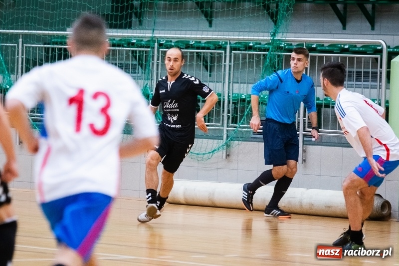 Zdjęcie w galerii na portalu naszraciborz.pl: Piątkowy wieczór z Halową Ligą Piłki Nożnej wiadomości z regionu