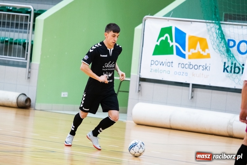 Zdjęcie w galerii na portalu naszraciborz.pl: Piątkowy wieczór z Halową Ligą Piłki Nożnej wiadomości z regionu