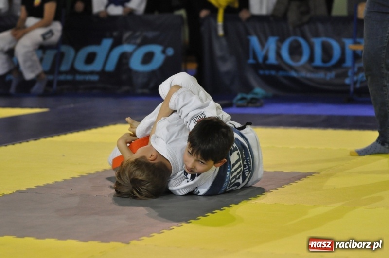 Zdjęcie w galerii na portalu naszraciborz.pl: Ogólnopolska liga dzieci i młodzieży w ju-jitsu na matach w Kuźni Raciborskiej wiadomości z regionu