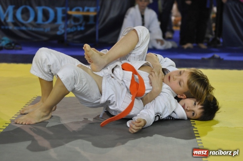 Zdjęcie w galerii na portalu naszraciborz.pl: Ogólnopolska liga dzieci i młodzieży w ju-jitsu na matach w Kuźni Raciborskiej wiadomości z regionu