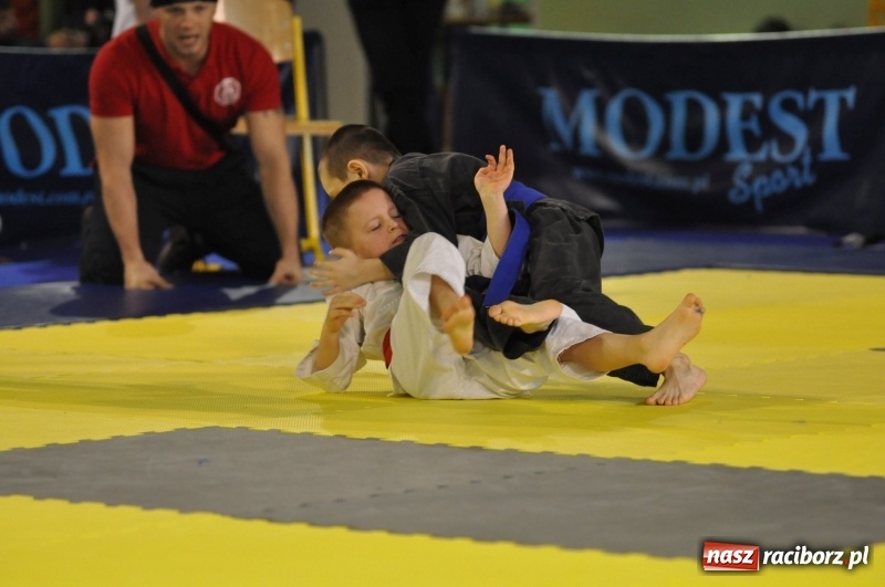 Zdjęcie w galerii na portalu naszraciborz.pl: Ogólnopolska liga dzieci i młodzieży w ju-jitsu na matach w Kuźni Raciborskiej wiadomości z regionu