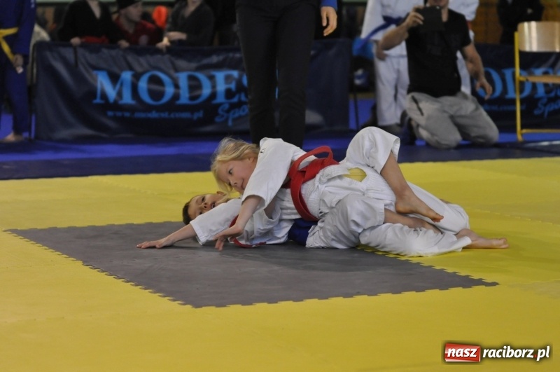 Zdjęcie w galerii na portalu naszraciborz.pl: Ogólnopolska liga dzieci i młodzieży w ju-jitsu na matach w Kuźni Raciborskiej wiadomości z regionu