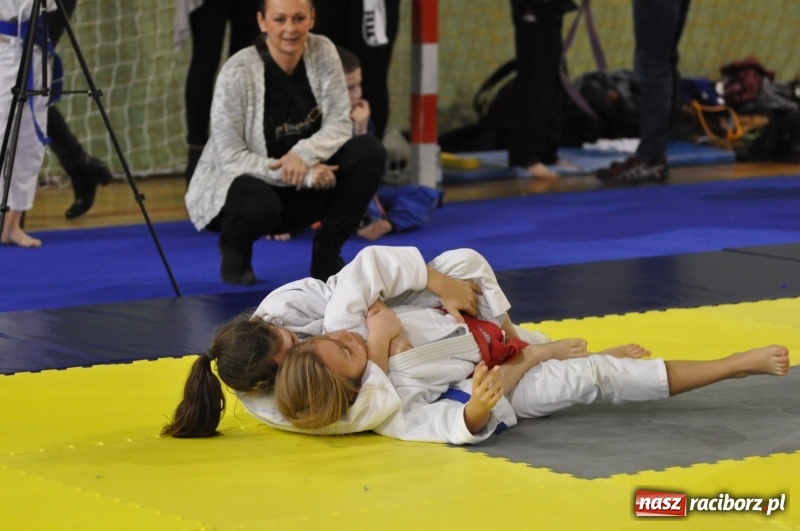 Zdjęcie w galerii na portalu naszraciborz.pl: Ogólnopolska liga dzieci i młodzieży w ju-jitsu na matach w Kuźni Raciborskiej wiadomości z regionu