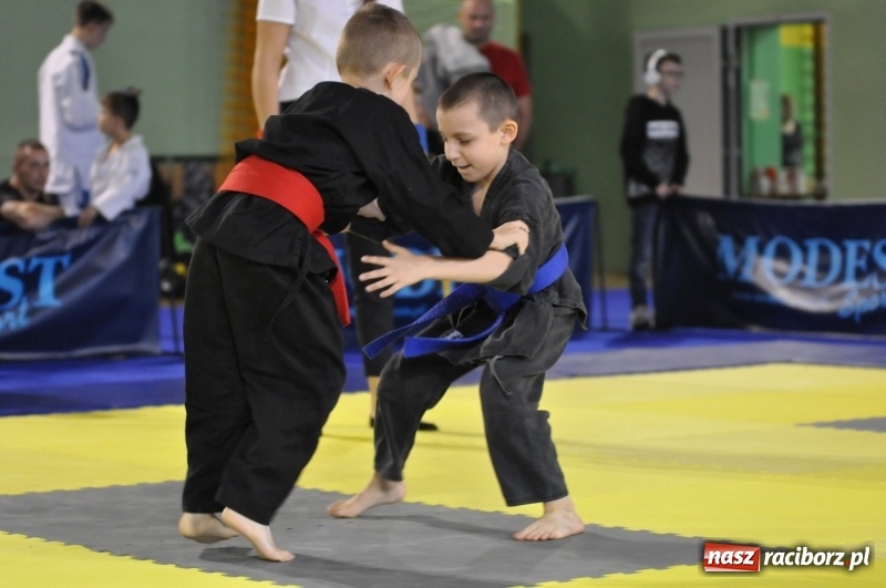 Zdjęcie w galerii na portalu naszraciborz.pl: Ogólnopolska liga dzieci i młodzieży w ju-jitsu na matach w Kuźni Raciborskiej wiadomości z regionu