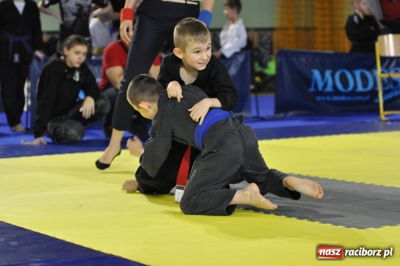 Zdjęcie w galerii na portalu naszraciborz.pl: Ogólnopolska liga dzieci i młodzieży w ju-jitsu na matach w Kuźni Raciborskiej wiadomości z regionu