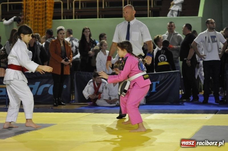 Zdjęcie w galerii na portalu naszraciborz.pl: Ogólnopolska liga dzieci i młodzieży w ju-jitsu na matach w Kuźni Raciborskiej wiadomości z regionu
