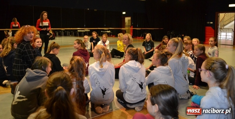 Zdjęcie w galerii na portalu naszraciborz.pl: Po drugiej stronie lustra. W RCK trwają warsztaty taneczne  wiadomości z regionu