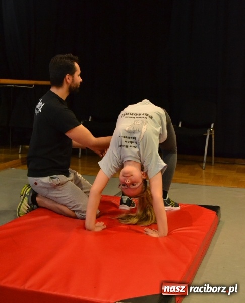 Zdjęcie w galerii na portalu naszraciborz.pl: Po drugiej stronie lustra. W RCK trwają warsztaty taneczne  wiadomości z regionu