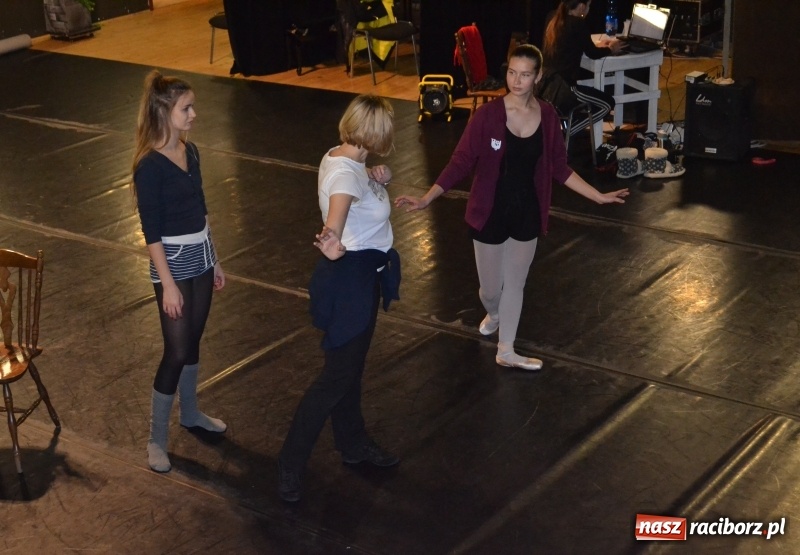Zdjęcie w galerii na portalu naszraciborz.pl: Po drugiej stronie lustra. W RCK trwają warsztaty taneczne  wiadomości z regionu