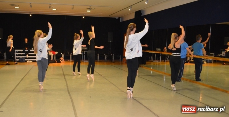 Zdjęcie w galerii na portalu naszraciborz.pl: Po drugiej stronie lustra. W RCK trwają warsztaty taneczne  wiadomości z regionu