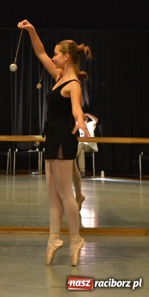 Zdjęcie w galerii na portalu naszraciborz.pl: Po drugiej stronie lustra. W RCK trwają warsztaty taneczne  wiadomości z regionu