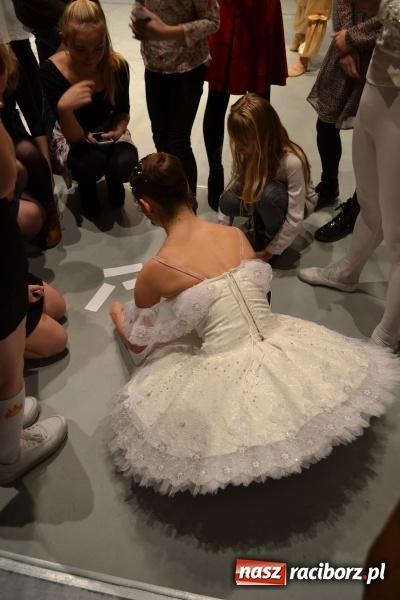 Zdjęcie w galerii na portalu naszraciborz.pl: Po drugiej stronie lustra. W RCK trwają warsztaty taneczne  wiadomości z regionu