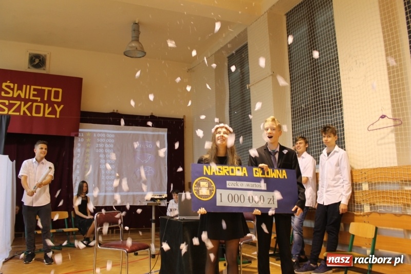 Zdjęcie w galerii na portalu naszraciborz.pl: Święto szkoły i otwarcie boiska wielofunkcyjnego na Płoni i Oborze wiadomości z regionu