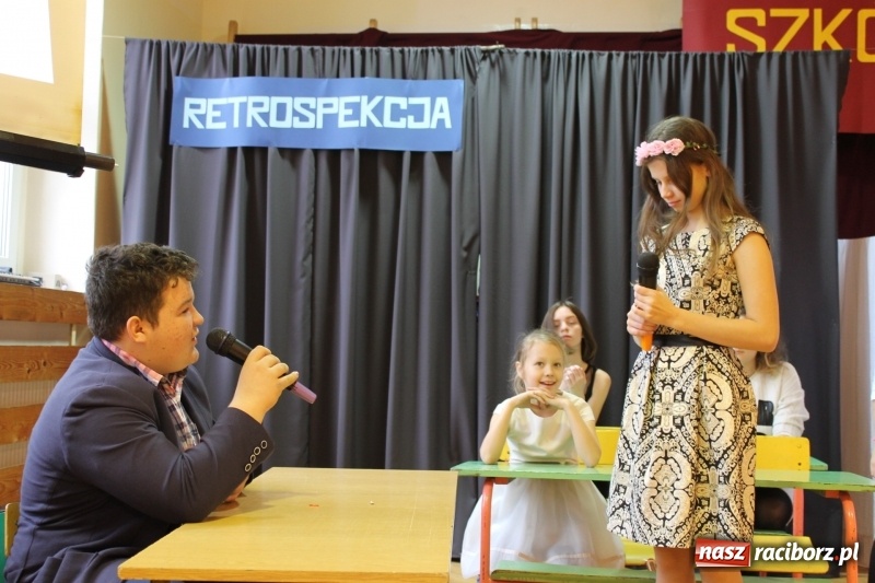 Zdjęcie w galerii na portalu naszraciborz.pl: Święto szkoły i otwarcie boiska wielofunkcyjnego na Płoni i Oborze wiadomości z regionu