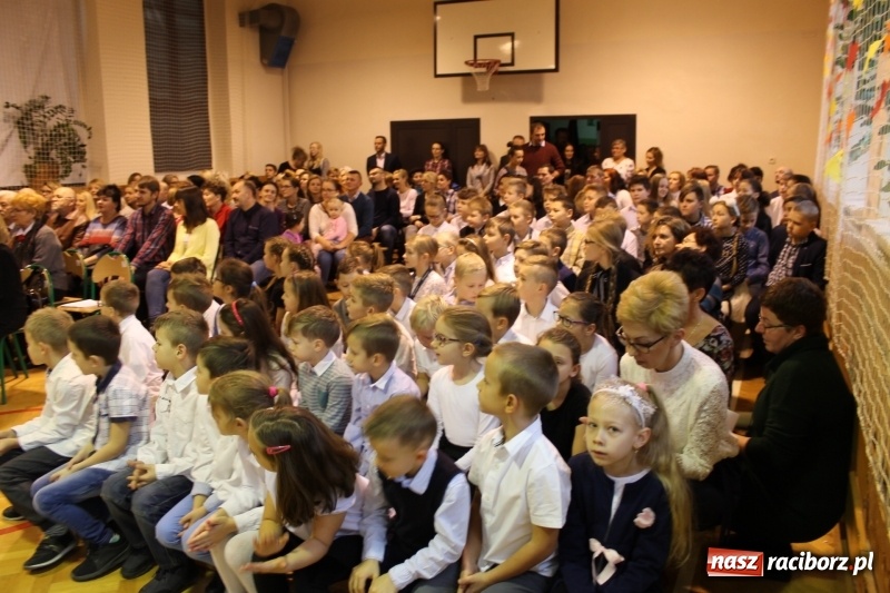 Zdjęcie w galerii na portalu naszraciborz.pl: Święto szkoły i otwarcie boiska wielofunkcyjnego na Płoni i Oborze wiadomości z regionu