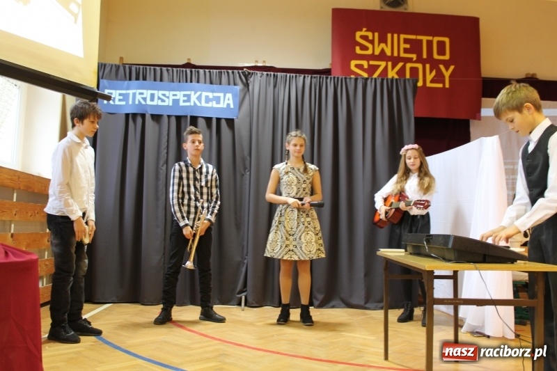 Zdjęcie w galerii na portalu naszraciborz.pl: Święto szkoły i otwarcie boiska wielofunkcyjnego na Płoni i Oborze wiadomości z regionu