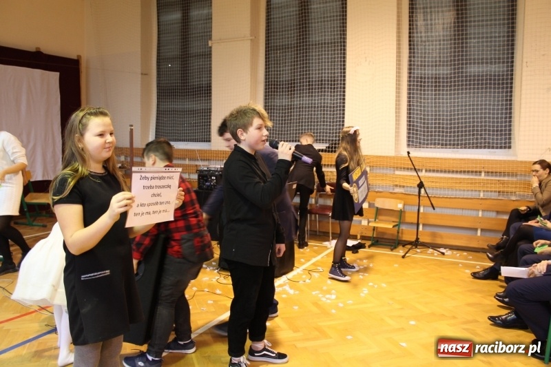 Zdjęcie w galerii na portalu naszraciborz.pl: Święto szkoły i otwarcie boiska wielofunkcyjnego na Płoni i Oborze wiadomości z regionu