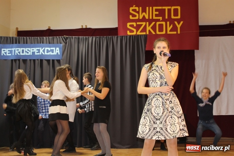 Zdjęcie w galerii na portalu naszraciborz.pl: Święto szkoły i otwarcie boiska wielofunkcyjnego na Płoni i Oborze wiadomości z regionu