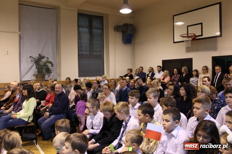 Zdjęcie w galerii na portalu naszraciborz.pl: Święto szkoły i otwarcie boiska wielofunkcyjnego na Płoni i Oborze wiadomości z regionu
