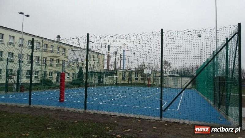 Zdjęcie w galerii na portalu naszraciborz.pl: Święto szkoły i otwarcie boiska wielofunkcyjnego na Płoni i Oborze wiadomości z regionu
