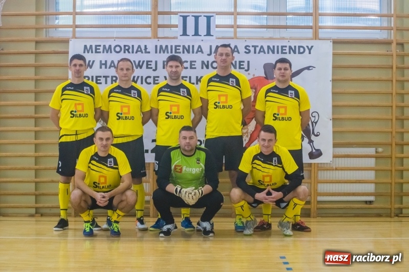 Zdjęcie w galerii na portalu naszraciborz.pl: III Memoriał im. Jana Staniendy. Sędziowie Podokręgu Racibórz obronili trofeum wiadomości z regionu