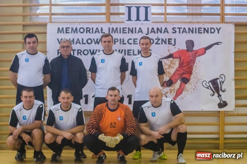 Zdjęcie w galerii na portalu naszraciborz.pl: III Memoriał im. Jana Staniendy. Sędziowie Podokręgu Racibórz obronili trofeum wiadomości z regionu