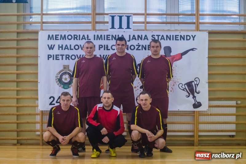 Zdjęcie w galerii na portalu naszraciborz.pl: III Memoriał im. Jana Staniendy. Sędziowie Podokręgu Racibórz obronili trofeum wiadomości z regionu