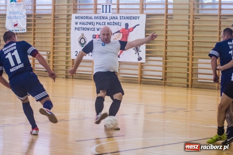 Zdjęcie w galerii na portalu naszraciborz.pl: III Memoriał im. Jana Staniendy. Sędziowie Podokręgu Racibórz obronili trofeum wiadomości z regionu