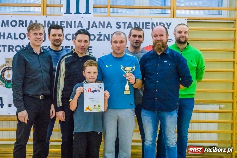 Zdjęcie w galerii na portalu naszraciborz.pl: III Memoriał im. Jana Staniendy. Sędziowie Podokręgu Racibórz obronili trofeum wiadomości z regionu