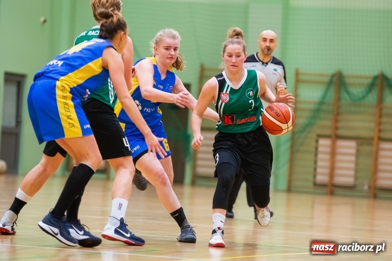 Zdjęcie w galerii na portalu naszraciborz.pl: Koszykarki RKK AZS znów poległy wiadomości z regionu