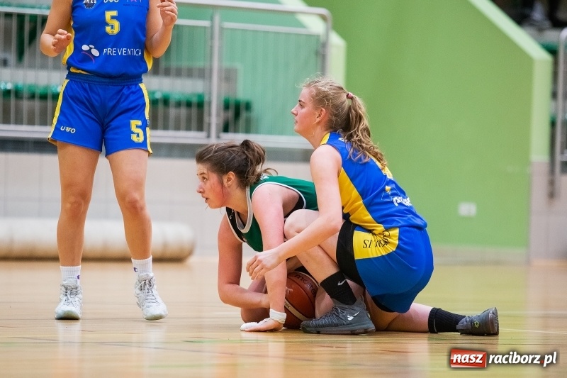 Zdjęcie w galerii na portalu naszraciborz.pl: Koszykarki RKK AZS znów poległy wiadomości z regionu