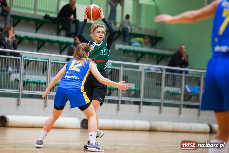 Zdjęcie w galerii na portalu naszraciborz.pl: Koszykarki RKK AZS znów poległy wiadomości z regionu