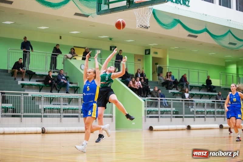 Zdjęcie w galerii na portalu naszraciborz.pl: Koszykarki RKK AZS znów poległy wiadomości z regionu