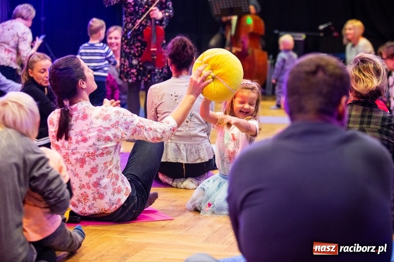 Zdjęcie w galerii na portalu naszraciborz.pl: Maluchy w Krainie Dźwięku - dookoła świata wiadomości z regionu