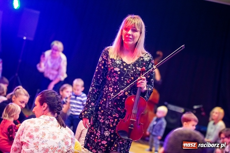 Zdjęcie w galerii na portalu naszraciborz.pl: Maluchy w Krainie Dźwięku - dookoła świata wiadomości z regionu