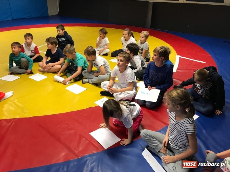 Zdjęcie w galerii na portalu naszraciborz.pl: Zajęcia profilaktyczne w Klubie Łamator  wiadomości z regionu